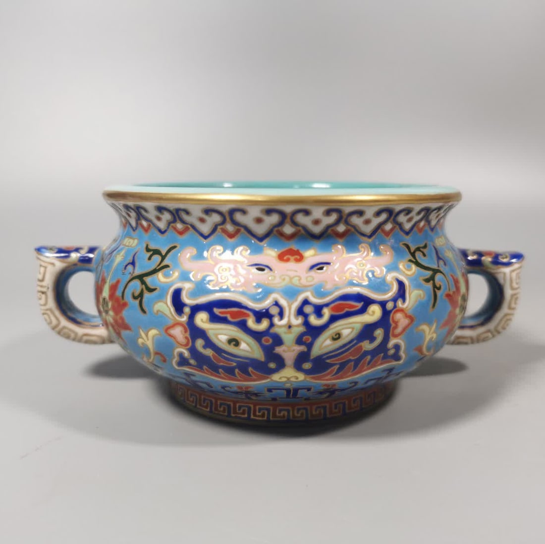 A Qing Dynasty cloisonné enamel incense burner: Qing Dynasty cloisonné enamel incense burner SIZE: L:16.5cm W:12.8cm H:7cm (The Dimensions Of All Batches Are Manually Measured.If You Need More Detailed Information, Please Contact Our Customer Serv