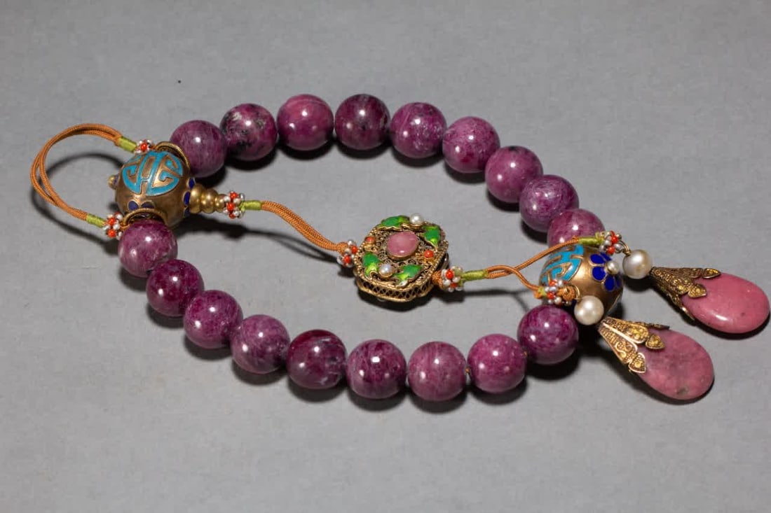 A ruby held in the Qing Dynasty - 5