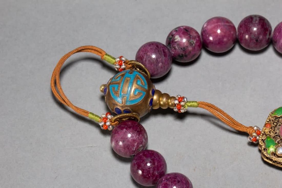 A ruby held in the Qing Dynasty - 6