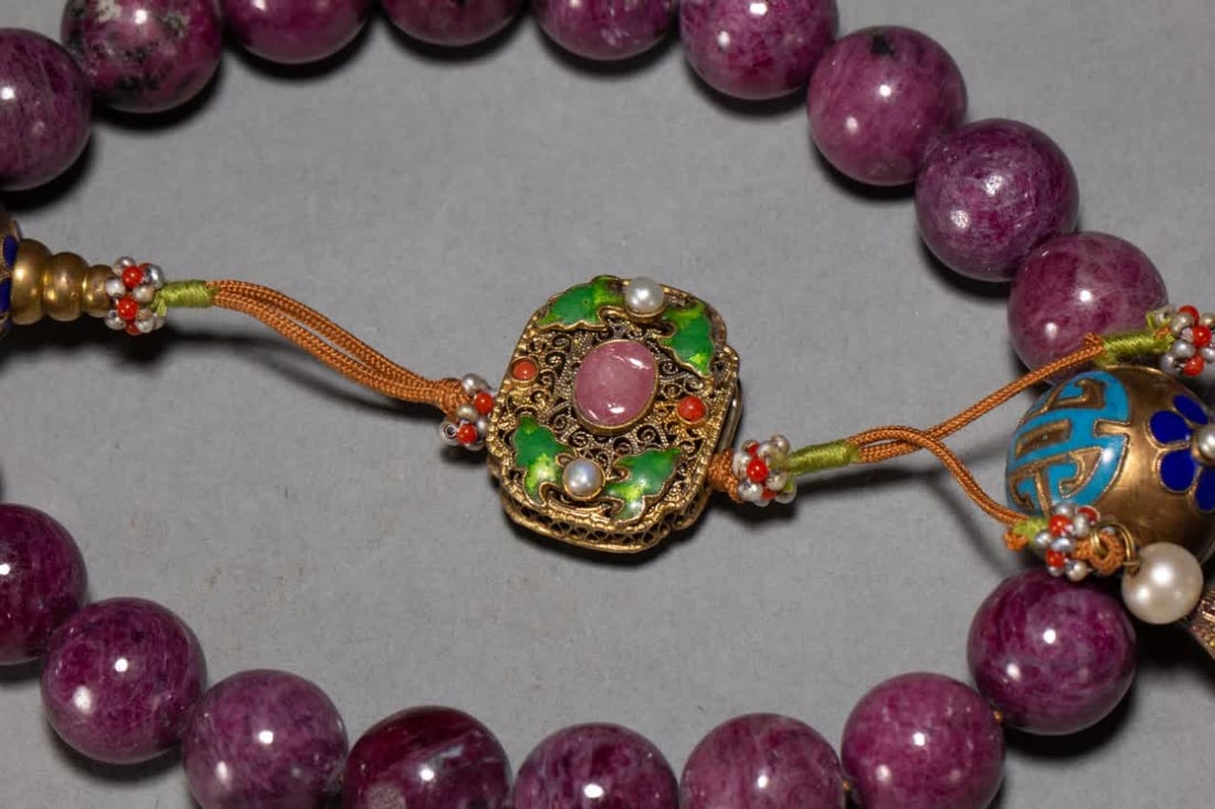 A ruby held in the Qing Dynasty - 7