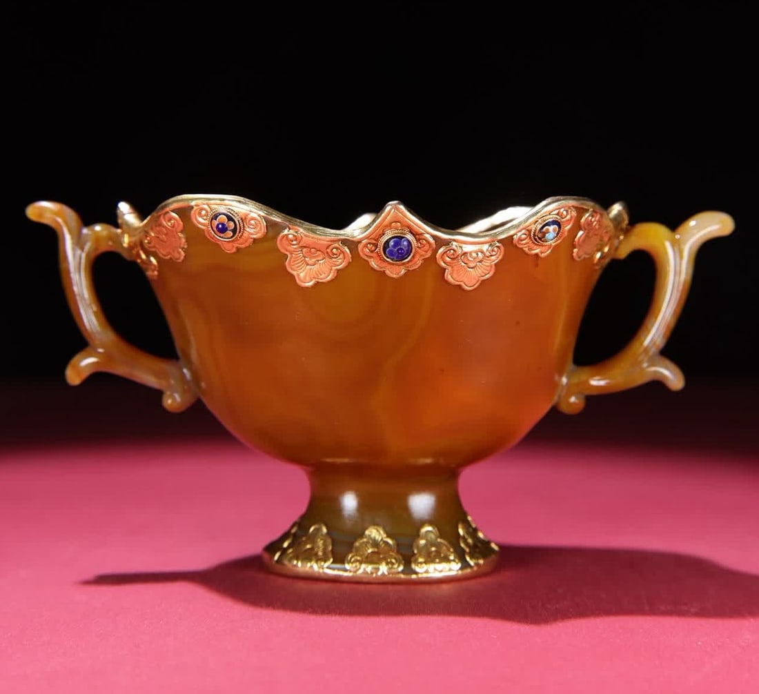 A Han Dynasty copper-gilt agate vessel: Han Dynasty copper gilt agate vessels SIZE: 170x92x81mm W:310g (The Dimensions Of All Batches Are Manually Measured.If You Need More Detailed Information, Please Contact Our Customer Service Before Bi