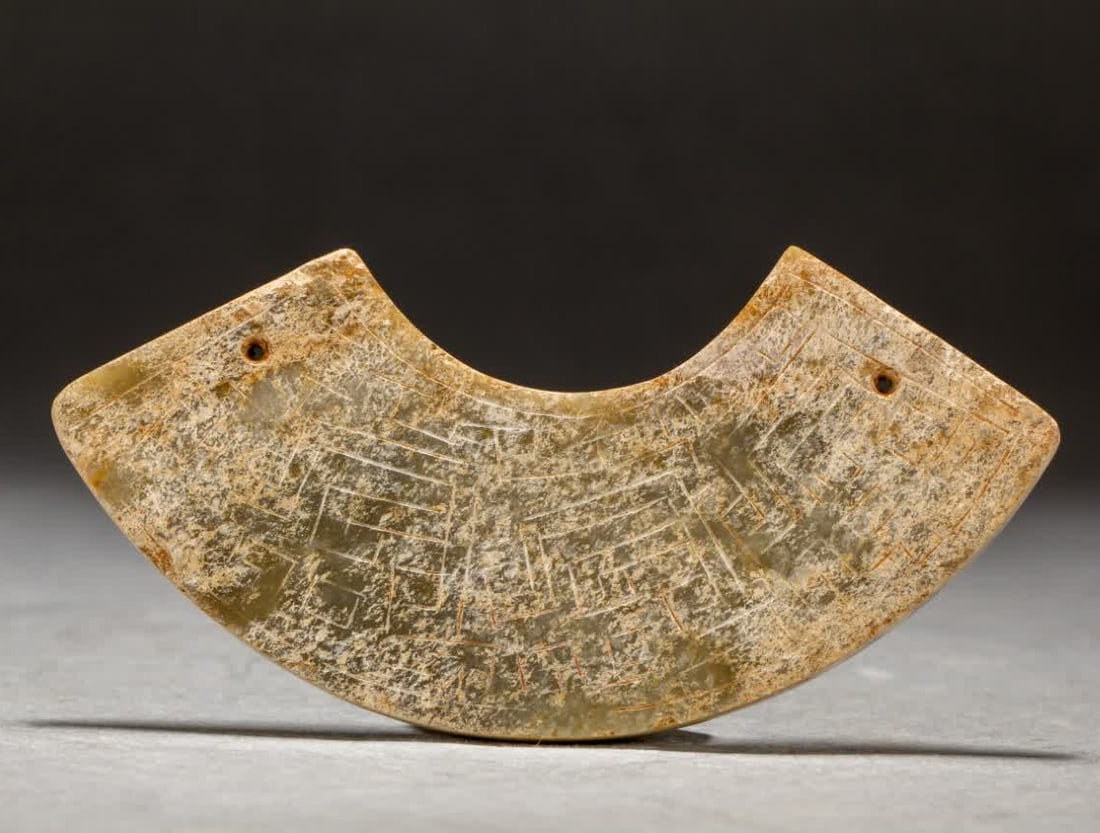 A piece of ancient jade jade: Ancient jade and jade SIZE: L:13.5cm W:6.5cm (The Dimensions Of All Batches Are Manually Measured.If You Need More Detailed Information, Please Contact Our Customer Service Before Bidding.)