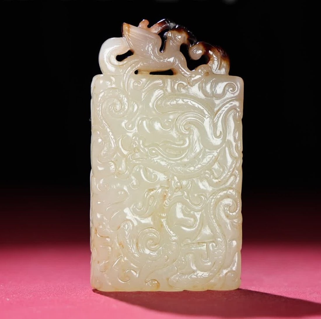 A Han Dynasty jade ripe pit phoenix pattern brand: Han Dynasty jade ripe pit phoenix pattern brand SIZE: 88x48x12mm W:124g (The Dimensions Of All Batches Are Manually Measured.If You Need More Detailed Information, Please Contact Our Customer Service