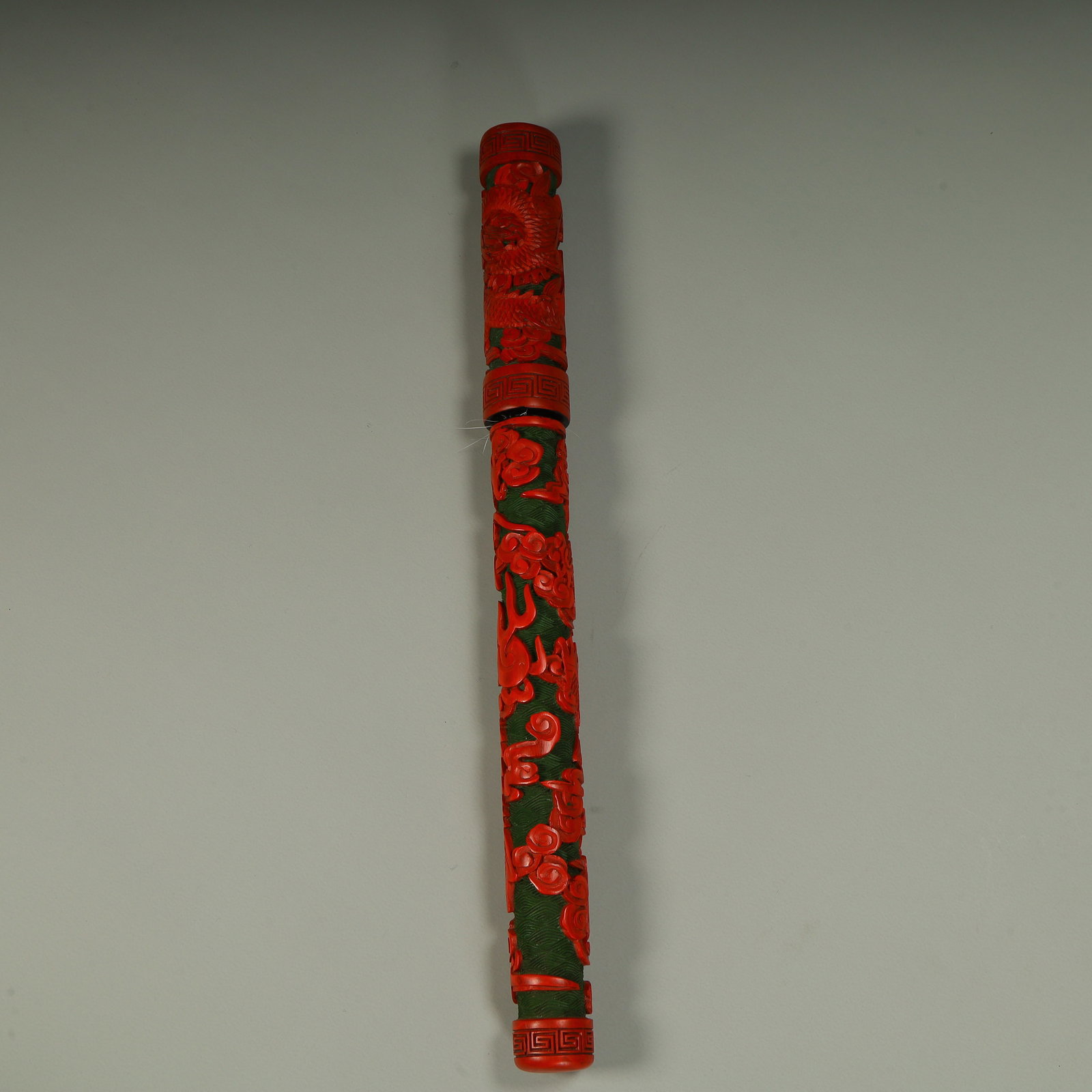 A red and green cloud dragon pattern brush: Pick red and green cloud dragon pattern brush SIZE: H:29cm L:2.8cm W:2.8cm W:1008g (The Dimensions Of All Batches Are Manually Measured.If You Need More Detailed Information, Please Contact Our Custom