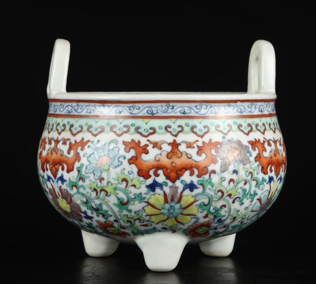 A Qing Dynasty Doucai incense burner: Qing Dynasty Doucai incense burner SIZE: W:705g H:12cm W:12cm (The Dimensions Of All Batches Are Manually Measured.If You Need More Detailed Information, Please Contact Our Customer Service Before Bid