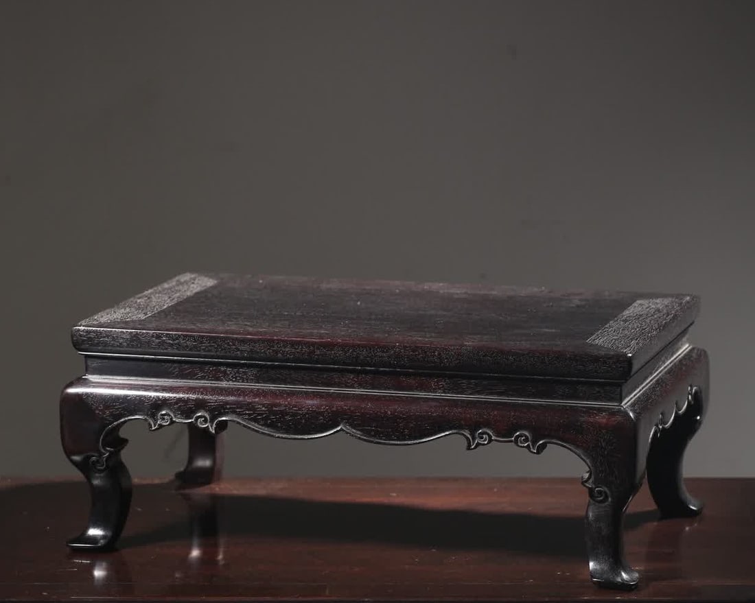 A rosewood carved moire table on the table: The table is carved with red sandalwood and has a cloud pattern SIZE: L:40cm W:25cm H:16cm W:2220g (The Dimensions Of All Batches Are Manually Measured.If You Need More Detailed Information, Please Co