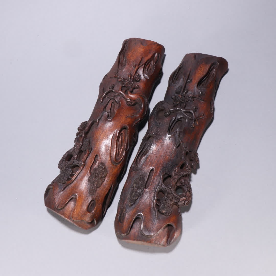 A pair of Qing Dynasty agarwood pine plum pattern arm rests: Qing Dynasty agarwood pine plum blossom pattern arm rest SIZE: L: 26cm W: 7.5cm Single W: 84.4g (The Dimensions Of All Batches Are Manually Measured.If You Need More Detailed Information, Please Conta
