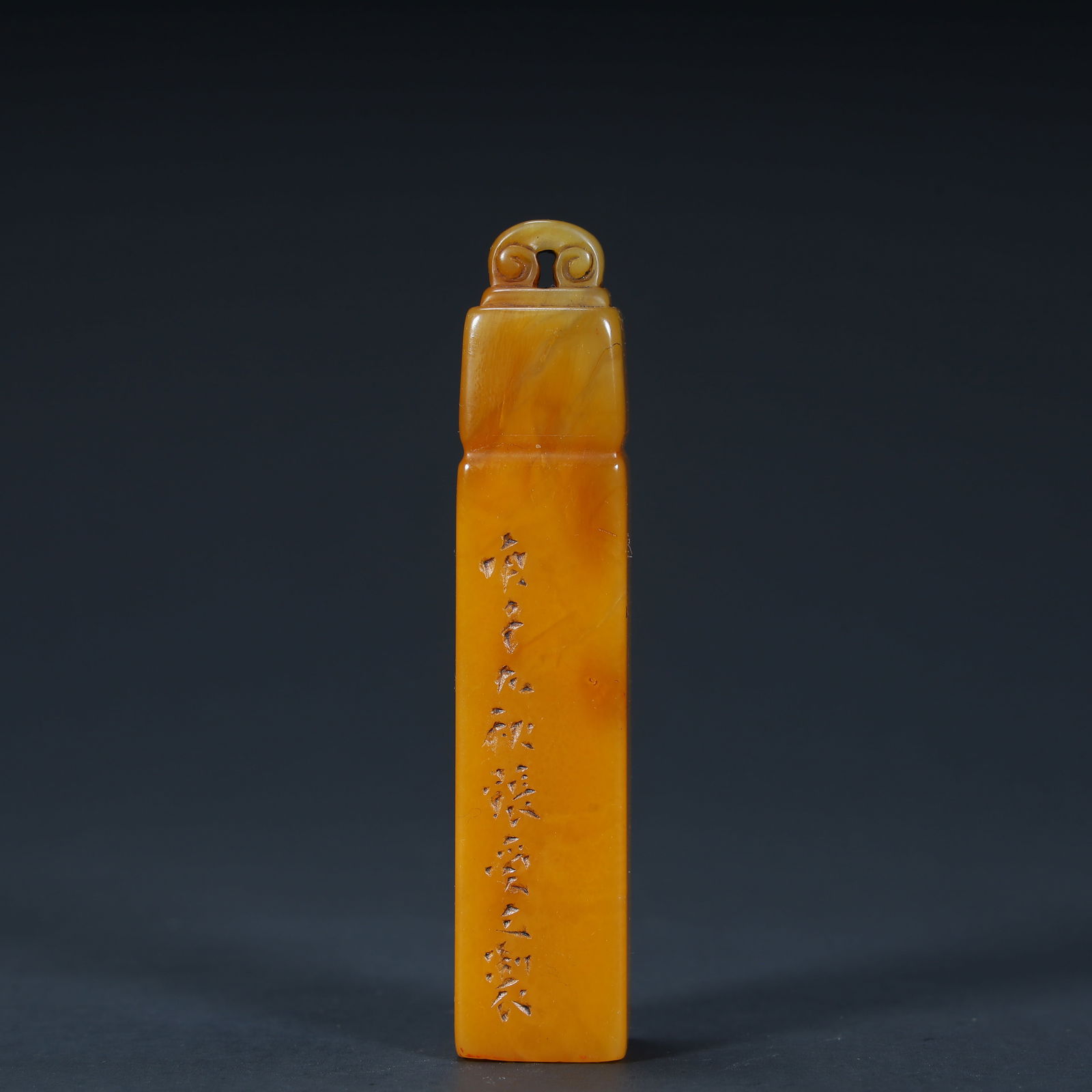 A seal of Tian Huangshi in the Qing Dynasty "with Brother Pu Dao is engraved at the age of thirteen": Qing Dynasty Tian Huangshi "With Pu Dao Brother Zheng engraving thirteen years old" seal SIZE: 16?H:5.1cm L:3.7cm W:1.3cm W:60.6g (The Dimensions Of All Batches Are Manually Measured.If You Need More