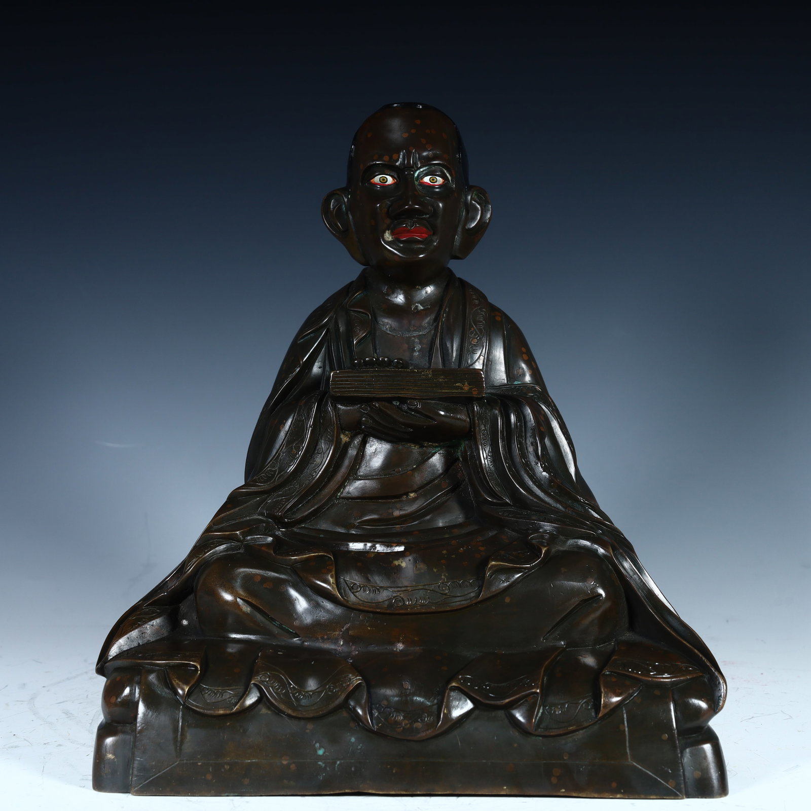 A bronze Panchen statue of the Qing Dynasty: Qing Dynasty copper Panchen statue SIZE: H:27cm L:22cm W:17cm W:6.2kg (The Dimensions Of All Batches Are Manually Measured.If You Need More Detailed Information, Please Contact Our Customer Service Be