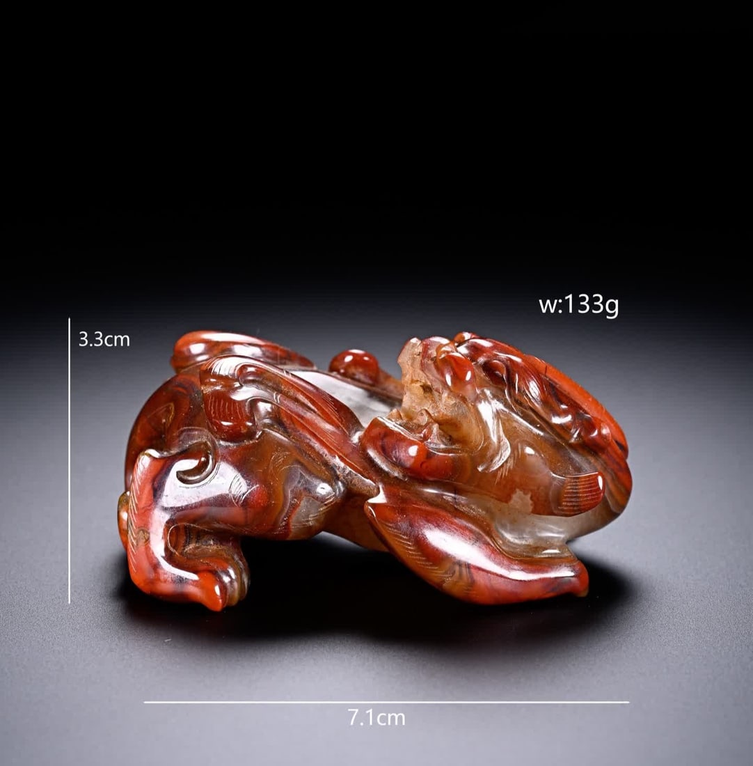 A Han Dynasty agate carved beast: Han Dynasty agate carved beasts SIZE: H:3.3cm W:7.1cm W:133g (The Dimensions Of All Batches Are Manually Measured.If You Need More Detailed Information, Please Contact Our Customer Service Before Bidd