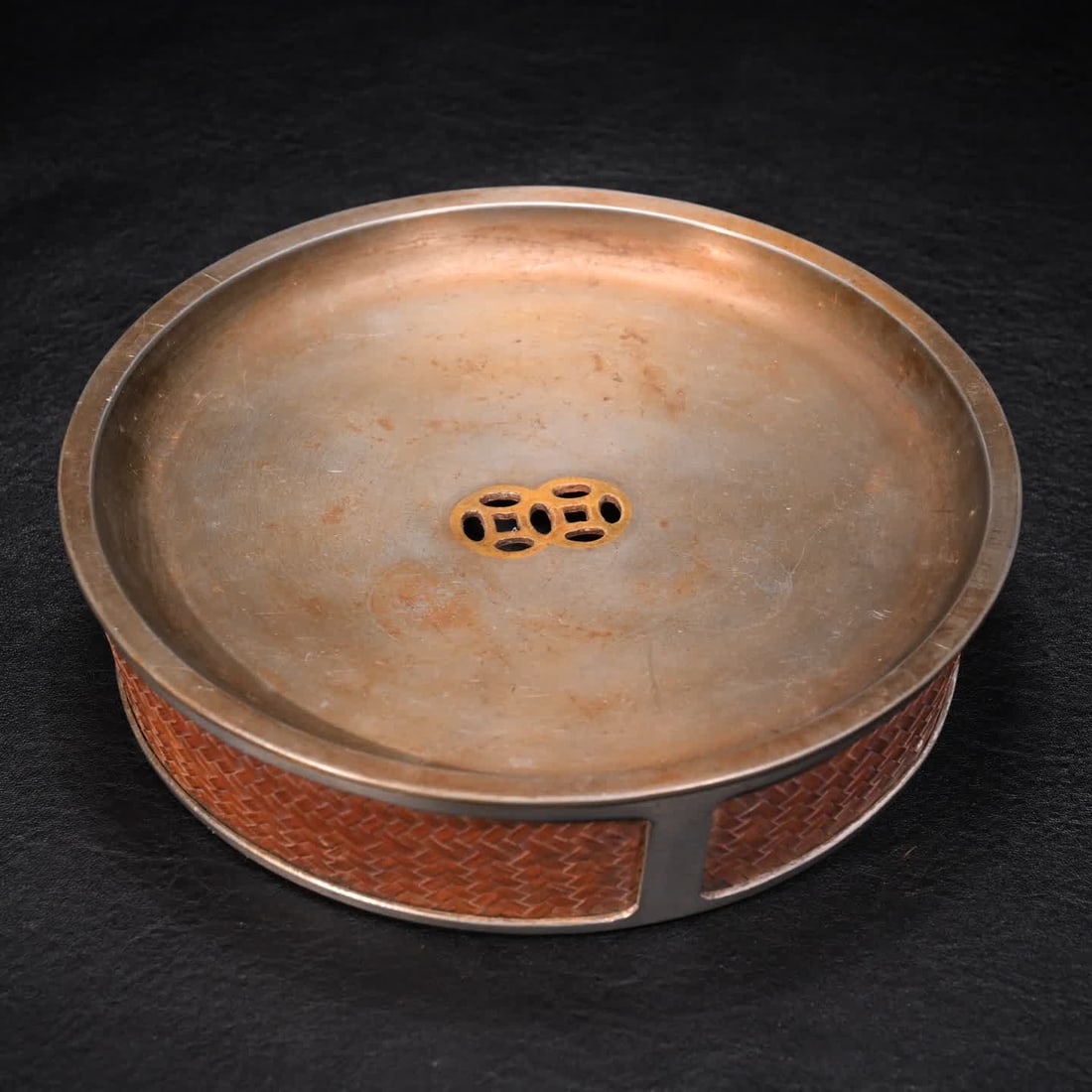 A Qing Dynasty tin-inlaid bamboo tea table: Qing Dynasty tin-inlaid bamboo tea table SIZE: H:4.5cm W:17.9cm W:1216g (The Dimensions Of All Batches Are Manually Measured.If You Need More Detailed Information, Please Contact Our Customer Service