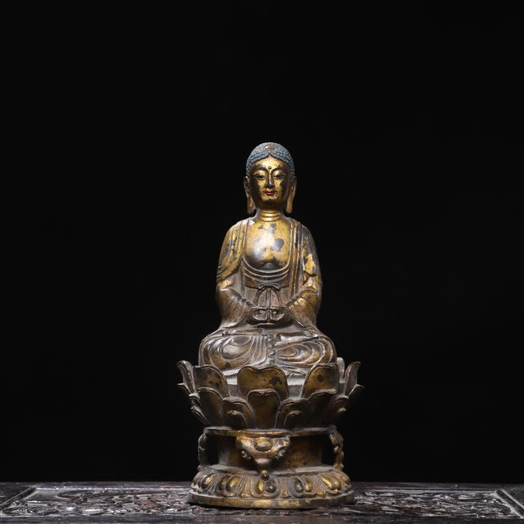 A bronze rubbing Buddha statue of Shakyamuni in the Qing Dynasty: Qing Dynasty bronze rubbing gold Shakyamuni Buddha statue SIZE: H:23cm W:11cm T:11cm W:2.15kg (The Dimensions Of All Batches Are Manually Measured.If You Need More Detailed Information, Please Contact