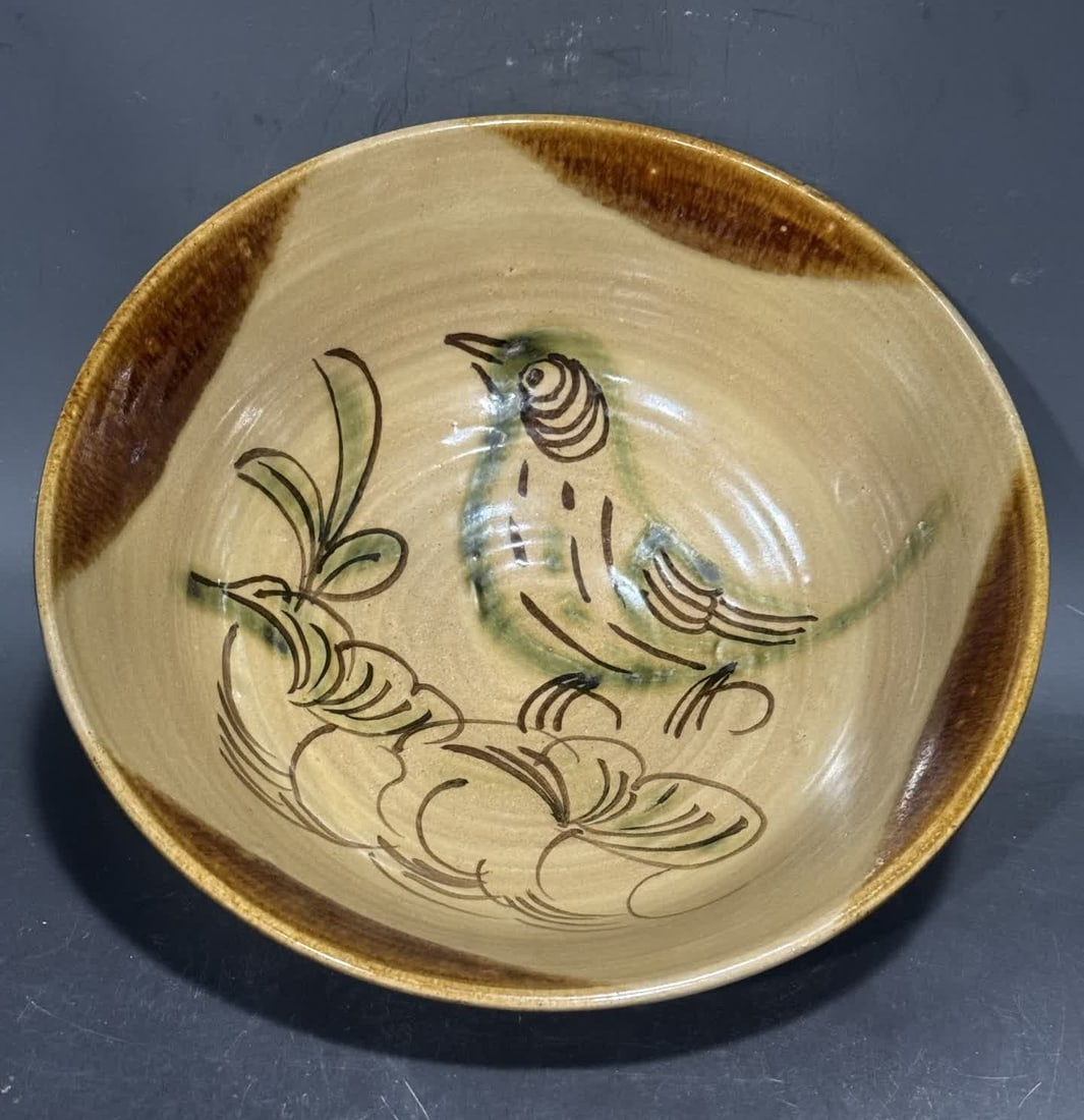 A bird pattern bowl in Changsha kiln in the Tang Dynasty: Tang Dynasty Changsha kiln bird pattern bowl SIZE: H:6cm W:20cm (The Dimensions Of All Batches Are Manually Measured.If You Need More Detailed Information, Please Contact Our Customer Service