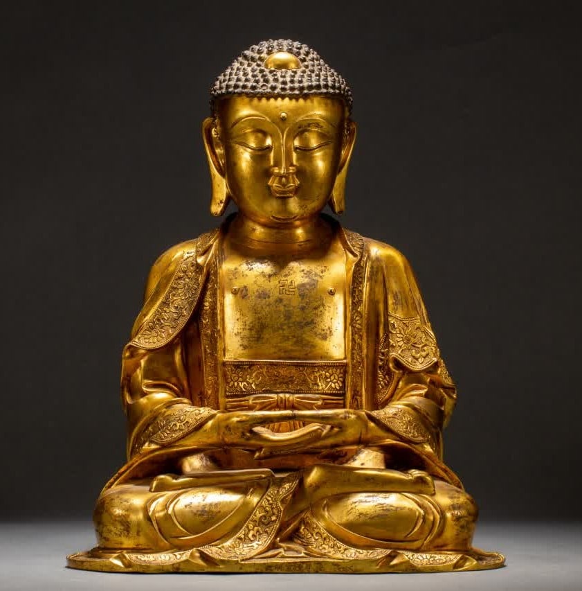 A bronze gilt Buddha statue of the Qing Dynasty: Qing Dynasty copper gilt Buddha statue SIZE: L:31cm W:20cm H:38cm (The Dimensions Of All Batches Are Manually Measured.If You Need More Detailed Information, Please Contact Our Customer Service Before