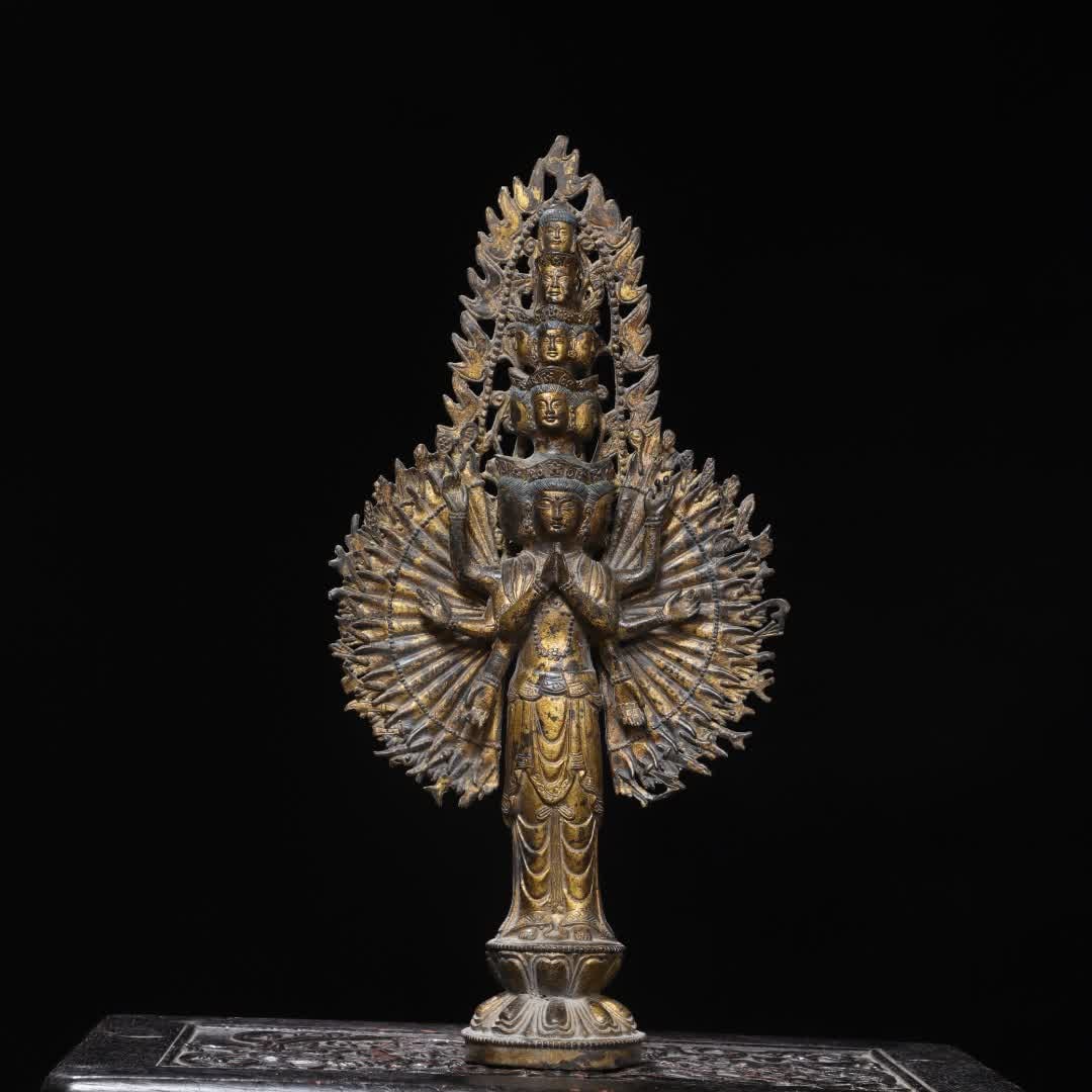 A Qing Dynasty bronze rubbing gold thousand-handed Guanyin Buddha statue: Qing Dynasty bronze rubbing gold thousand-handed Guanyin Buddha statue SIZE: H:42cm W:21cm T:8cm W:2.45kg (The Dimensions Of All Batches Are Manually Measured.If You Need More Detailed Information, Pl