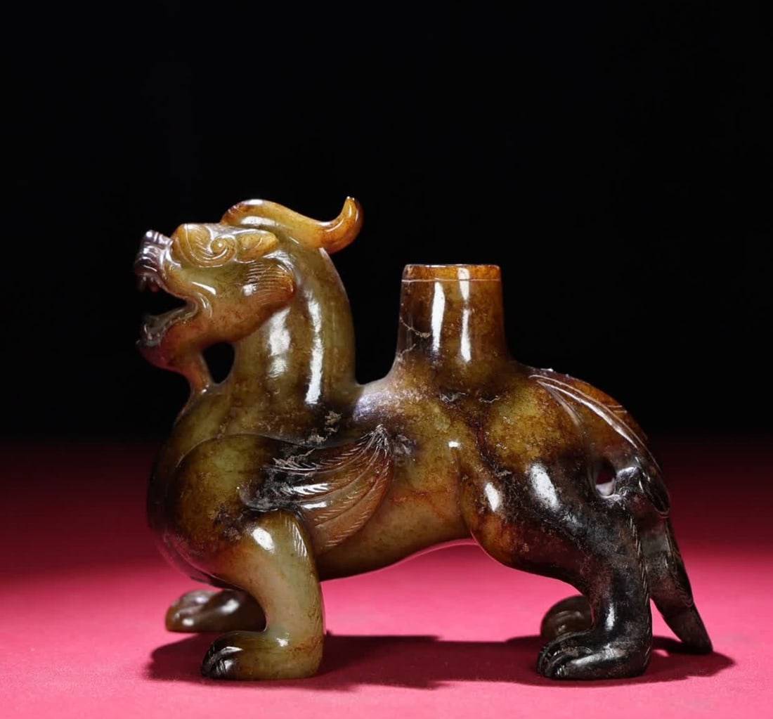 A Han Dynasty jade beast ornament: Han Dynasty jade beast ornament SIZE: 122x58x106mm W:740g (The Dimensions Of All Batches Are Manually Measured.If You Need More Detailed Information, Please Contact Our Customer Service Before Bidding