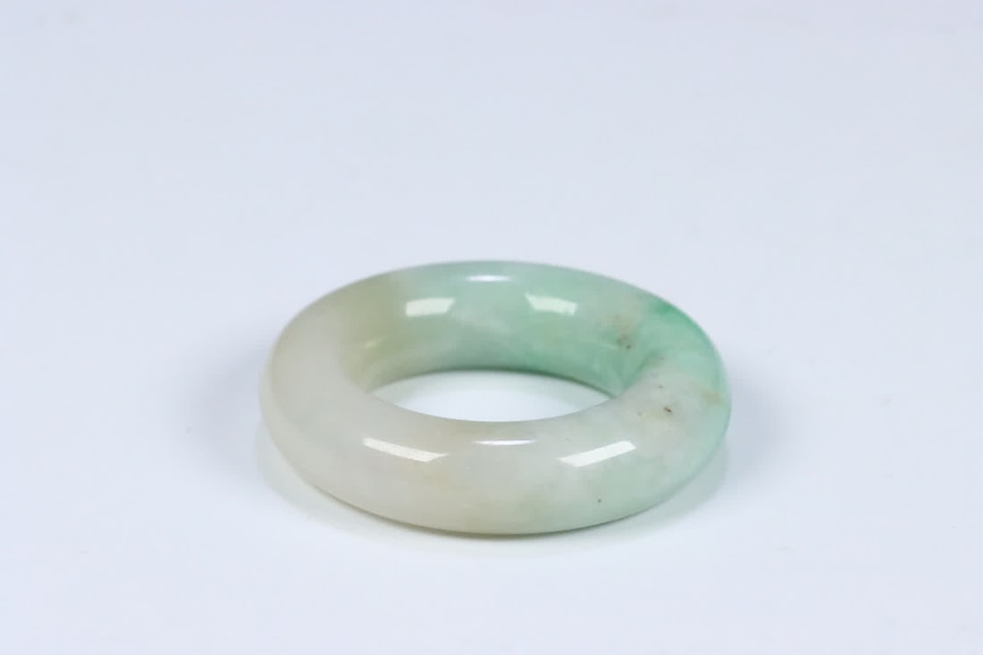 A Qing Dynasty old jadeite plain pattern cassock ring - 4