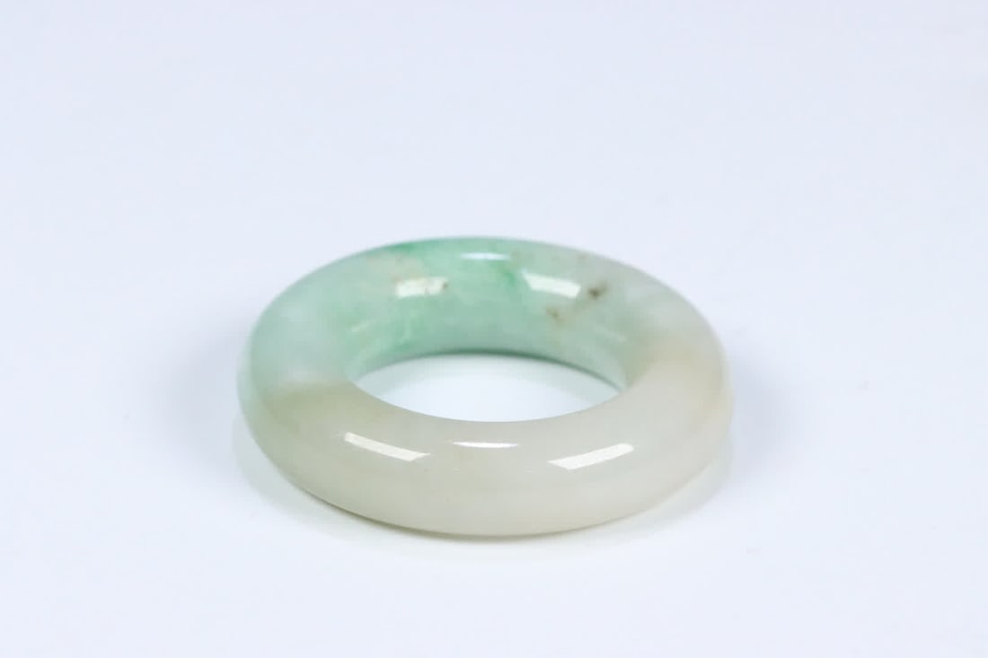 A Qing Dynasty old jadeite plain pattern cassock ring - 5