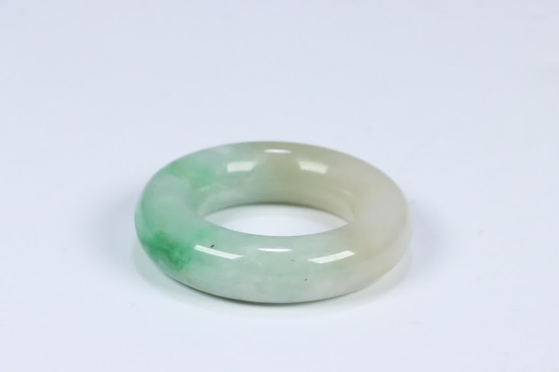A Qing Dynasty old jadeite plain pattern cassock ring - 6