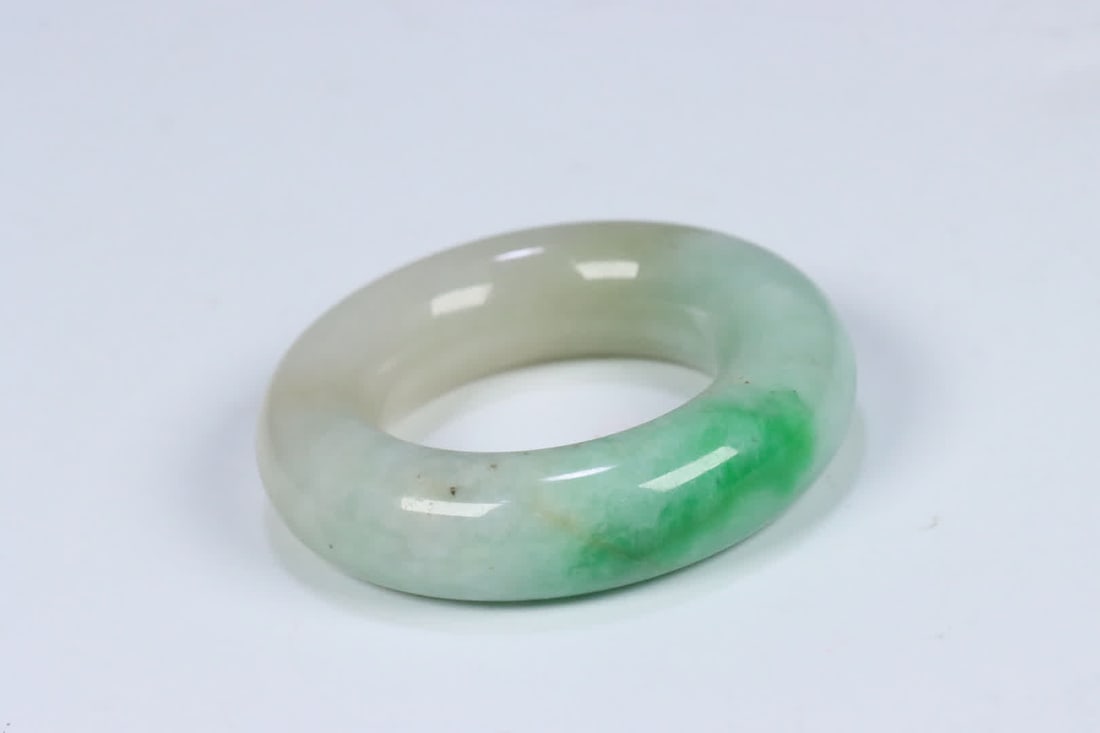 A Qing Dynasty old jadeite plain pattern cassock ring - 7