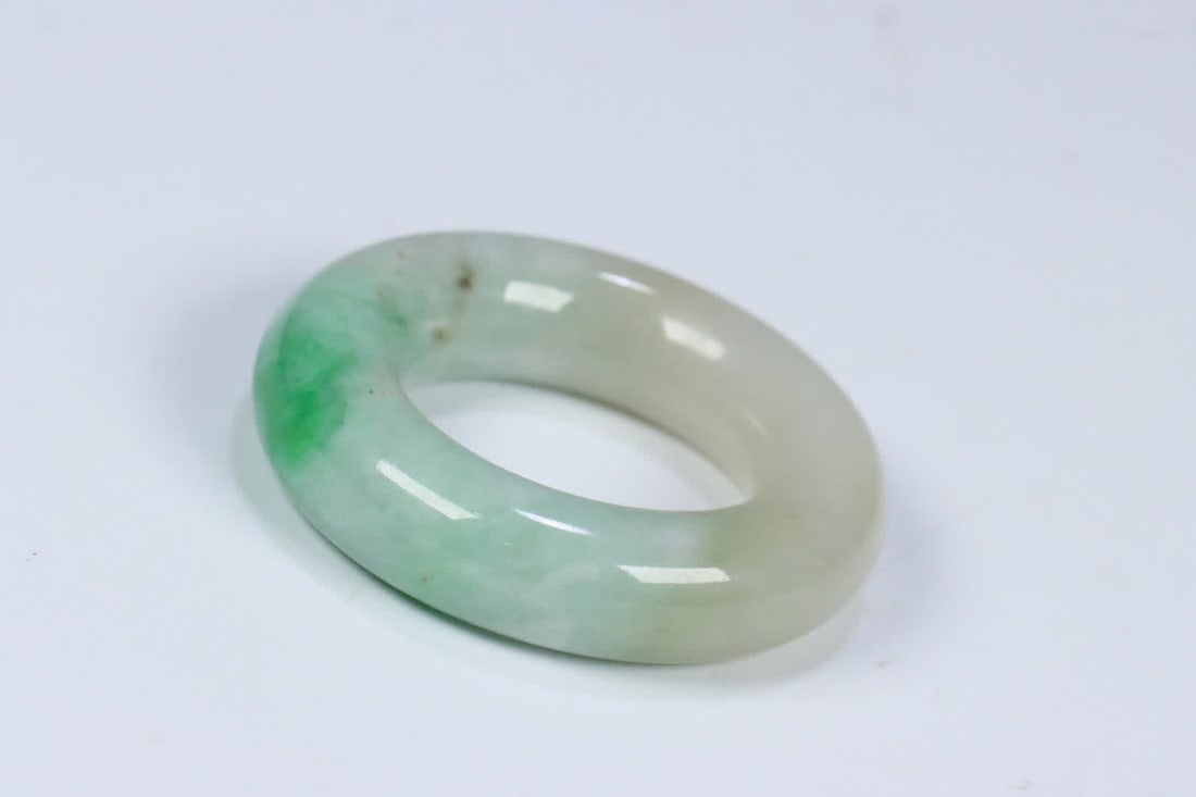 A Qing Dynasty old jadeite plain pattern cassock ring - 8
