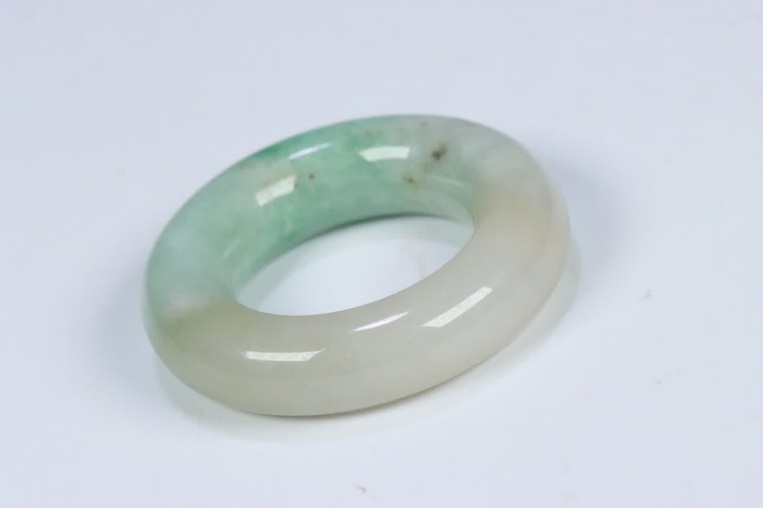 A Qing Dynasty old jadeite plain pattern cassock ring - 9