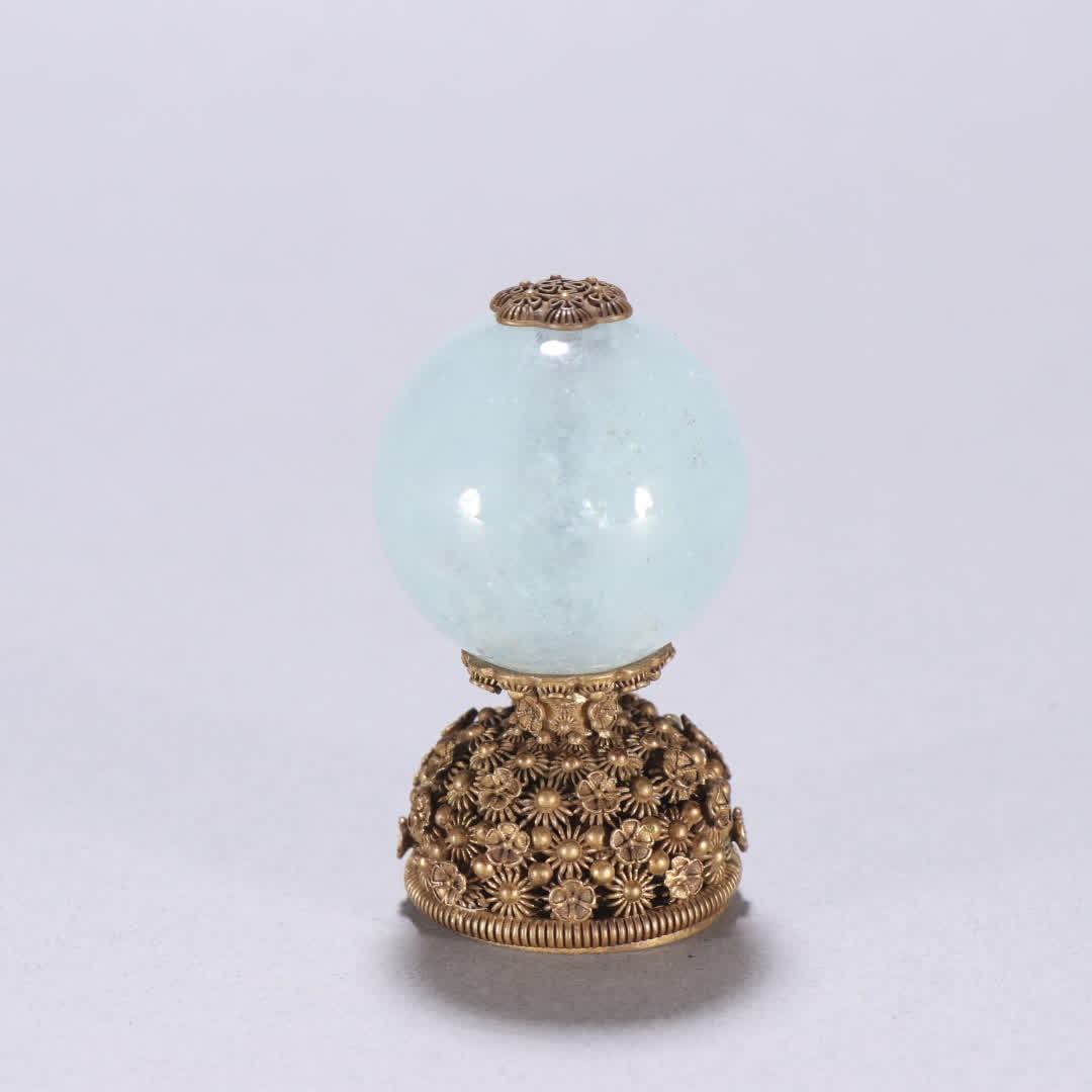 A Qing Dynasty copper-gilt inlaid aquamarine hat top: Qing Dynasty copper gilt inlaid aquamarine hat top SIZE: H: 5.3cm Bead diameter 3cm W: 64.9g (The Dimensions Of All Batches Are Manually Measured.If You Need More Detailed Information, Please Contact
