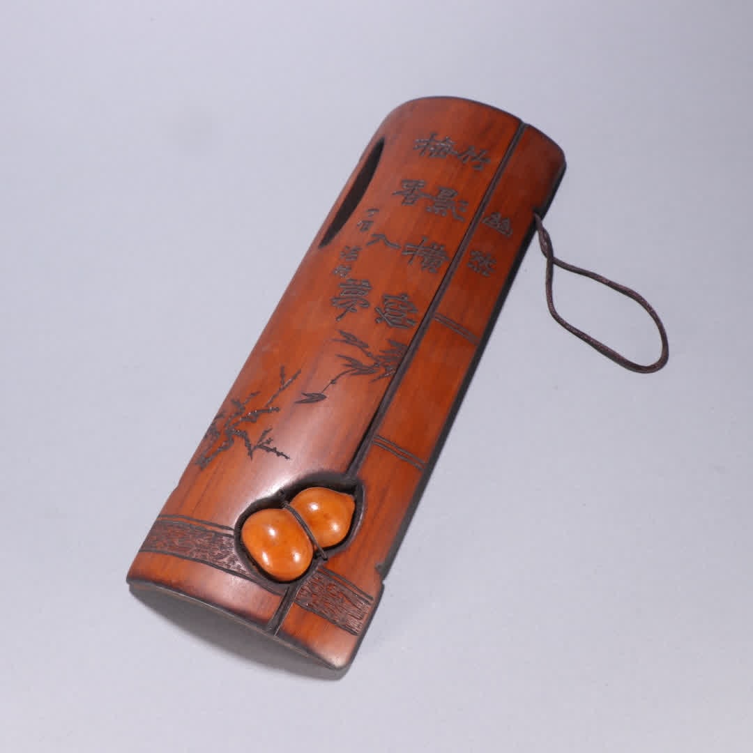 A bamboo carved gourd arm rest: The bamboo carvings are inlaid with gourds, and the arms are resting SIZE: L:27.7cm W:9.3cm W:151.2g (The Dimensions Of All Batches Are Manually Measured.If You Need More Detailed Information, Please