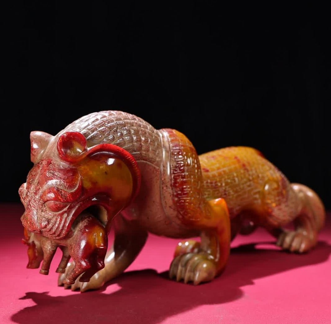 A Han Dynasty jade tiger eating deer ornament: Han Dynasty jade tiger deer ornament SIZE: 360x78x135mm W:3700g (The Dimensions Of All Batches Are Manually Measured.If You Need More Detailed Information, Please Contact Our Customer Service Before B