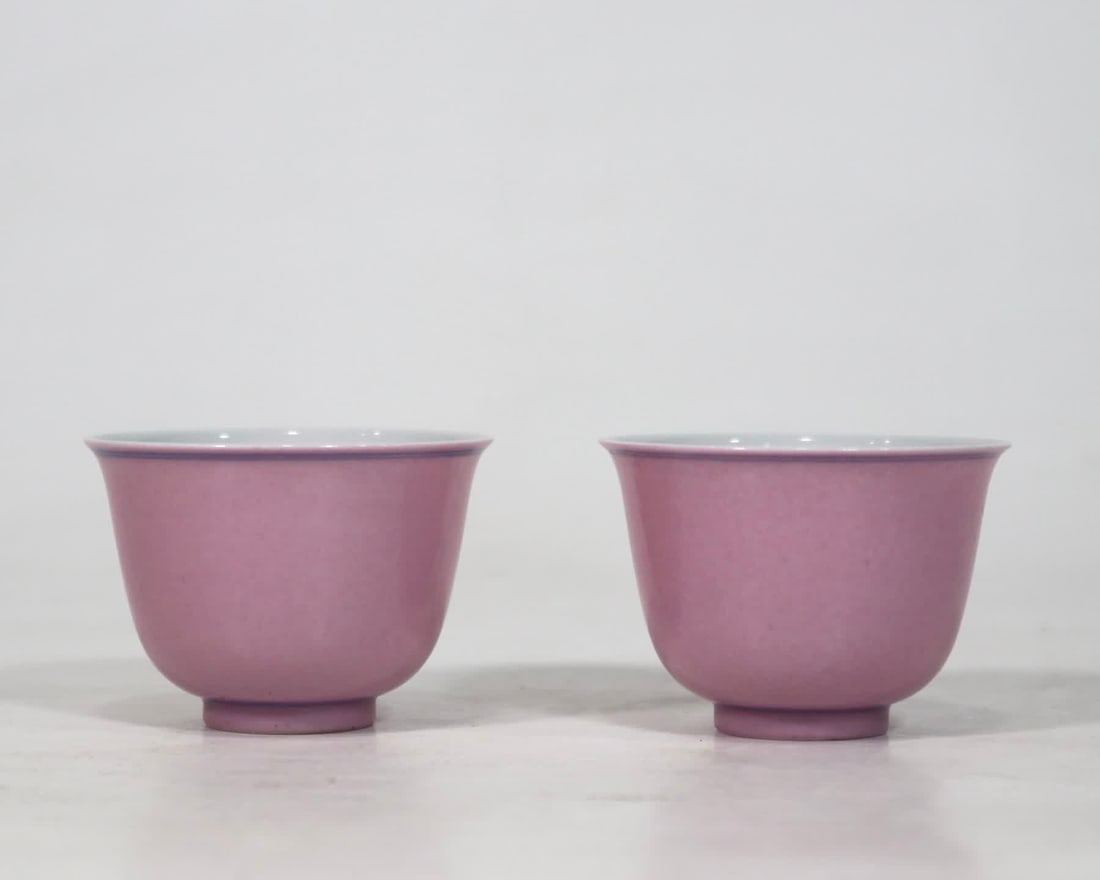 A pair of Qing Yongzheng year rouge gouache cups: Qing Yongzheng year made rouge gouache cup SIZE: mouthD:6.2cm H:4.5cm (The Dimensions Of All Batches Are Manually Measured.If You Need More Detailed Information, Please Contact Our Customer