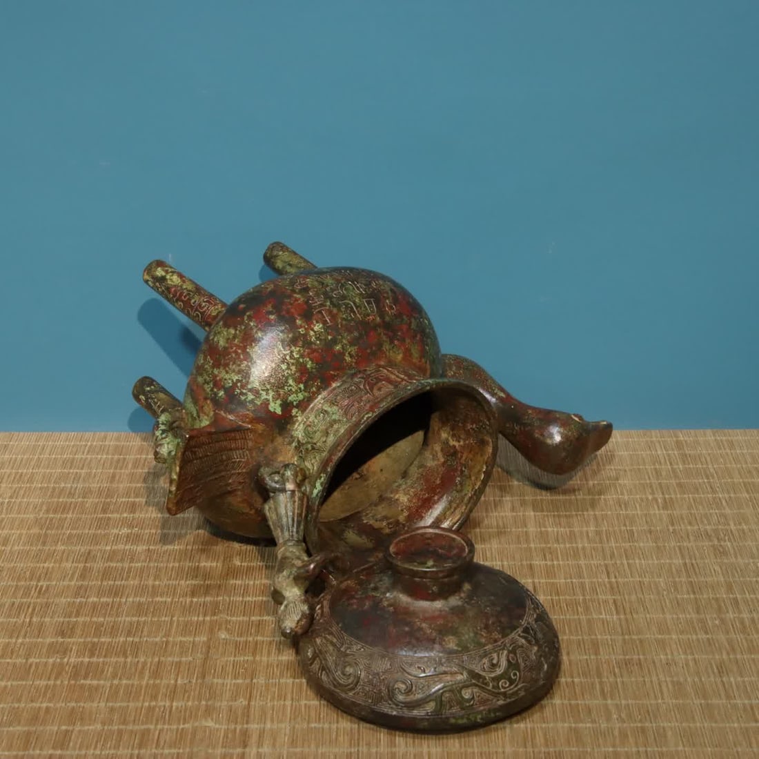 A bronze duckbill pot - 7