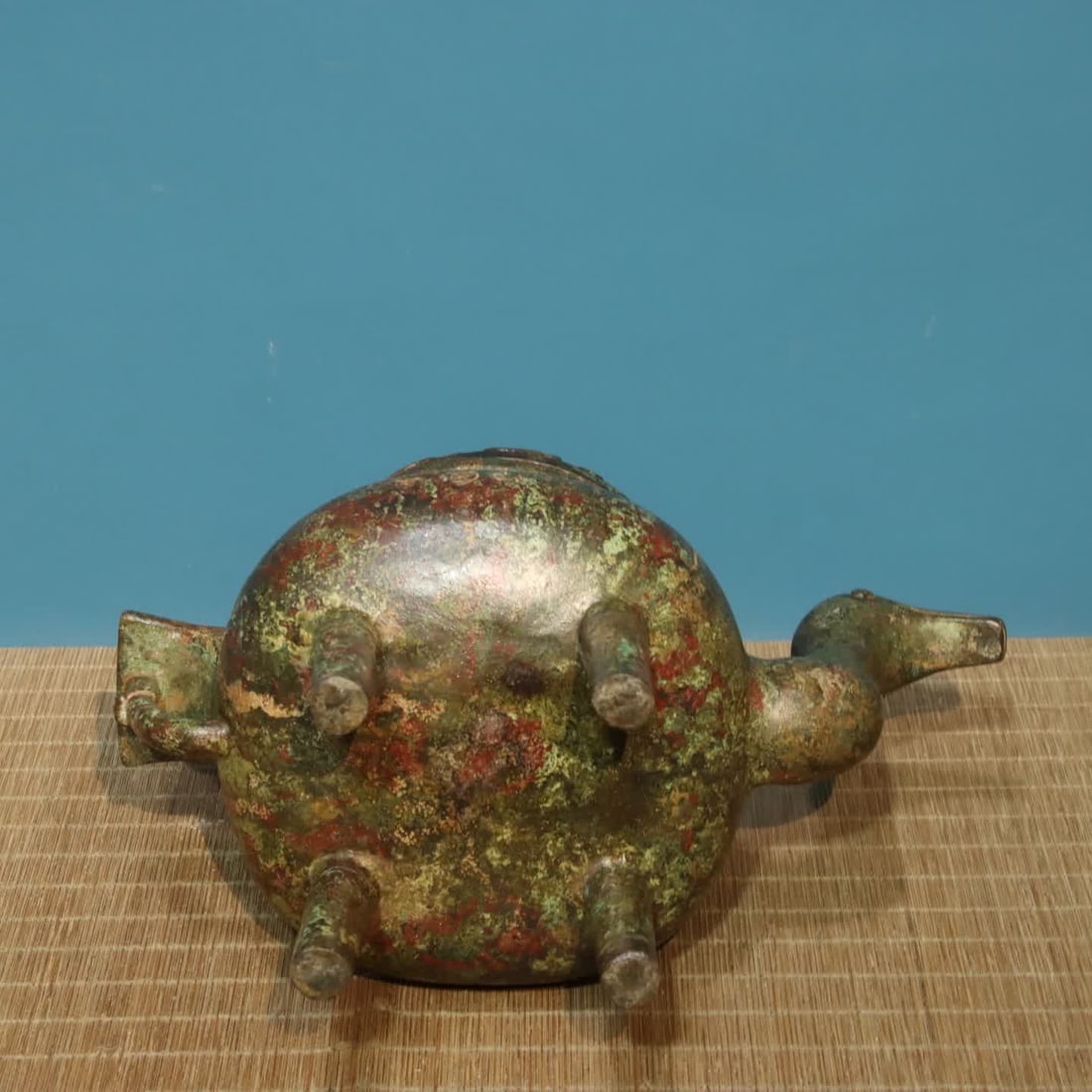 A bronze duckbill pot - 9