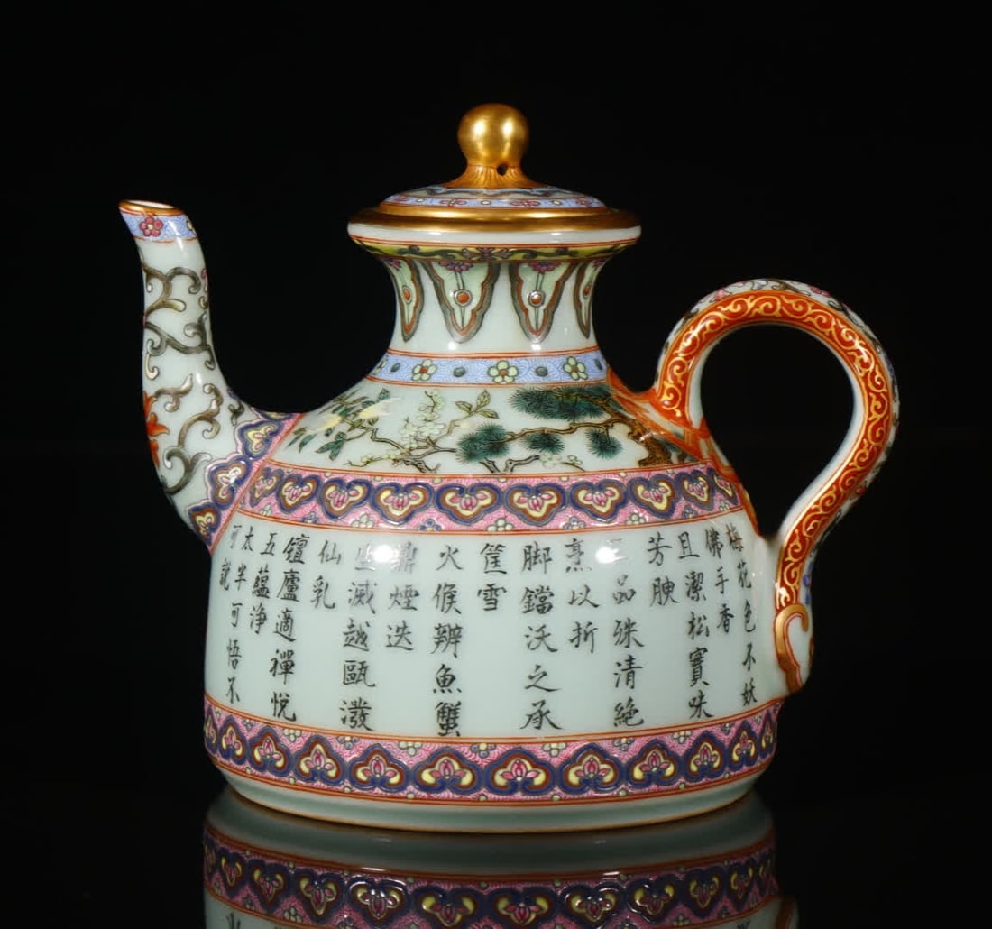 A Qing Qianlong bean celadon imperial poem auction teapot: Qing Qianlong bean celadon imperial poetry auction teapot SIZE: H: 14cm mouthD: 6cm Bottom diameter 10.5cm (The Dimensions Of All Batches Are Manually Measured.If You Need More Detailed Information, P