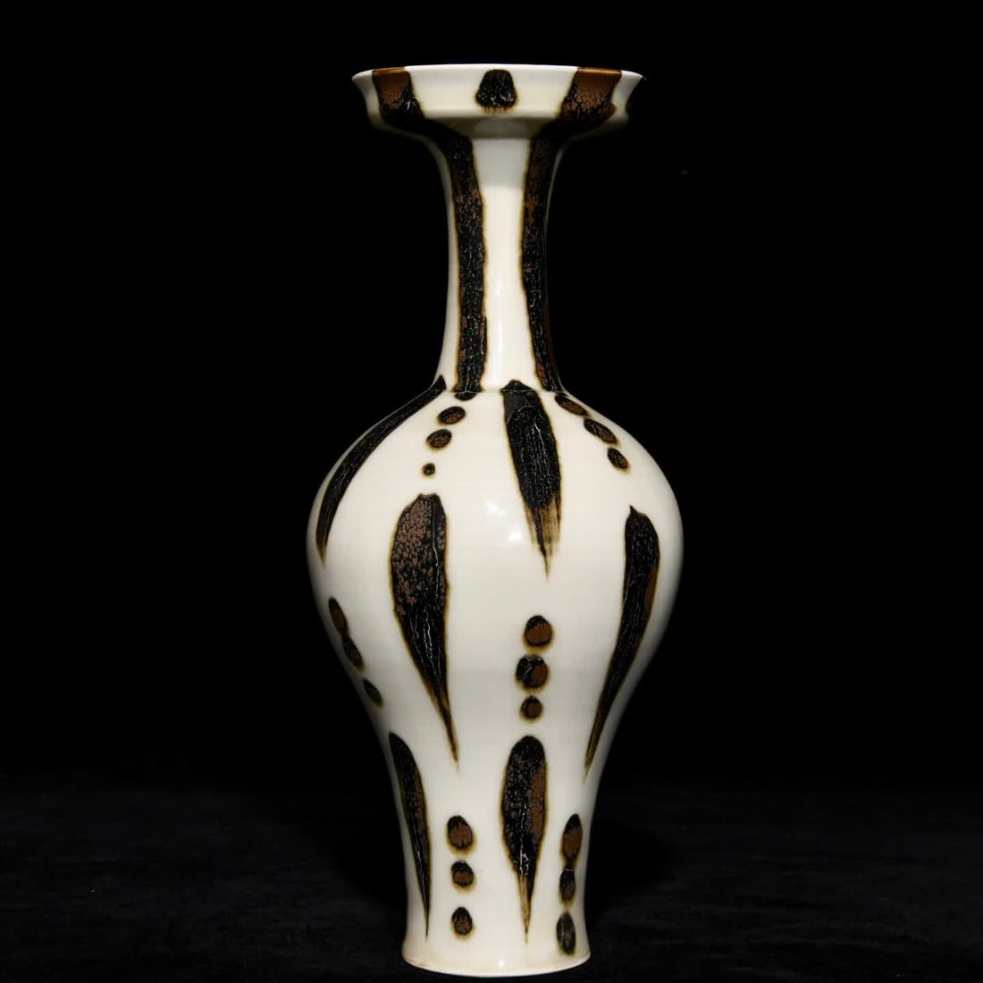 A Song Ding kiln pointillism pan mouth bottle: Song Ding kiln dot color pan mouth bottle SIZE: H:28.5cm D:12cm (The Dimensions Of All Batches Are Manually Measured.If You Need More Detailed Information, Please Contact Our Customer Service Before B