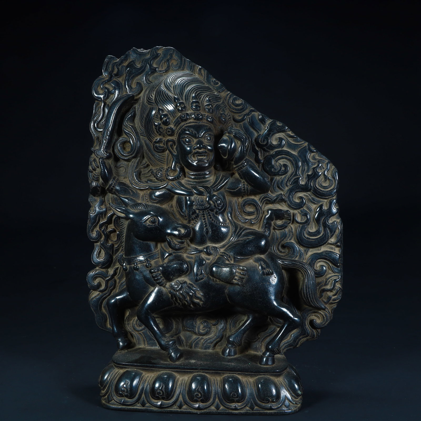 A statue of the black stone protector of Tibetan Buddhism in the Qing Dynasty: Qing Dynasty Black Stone Tibetan Buddhist Black Stone Protector Statue SIZE: H:36cm L:27cm W:8cm W:7.2kg (The Dimensions Of All Batches Are Manually Measured.If You Need More Detailed Information, Ple