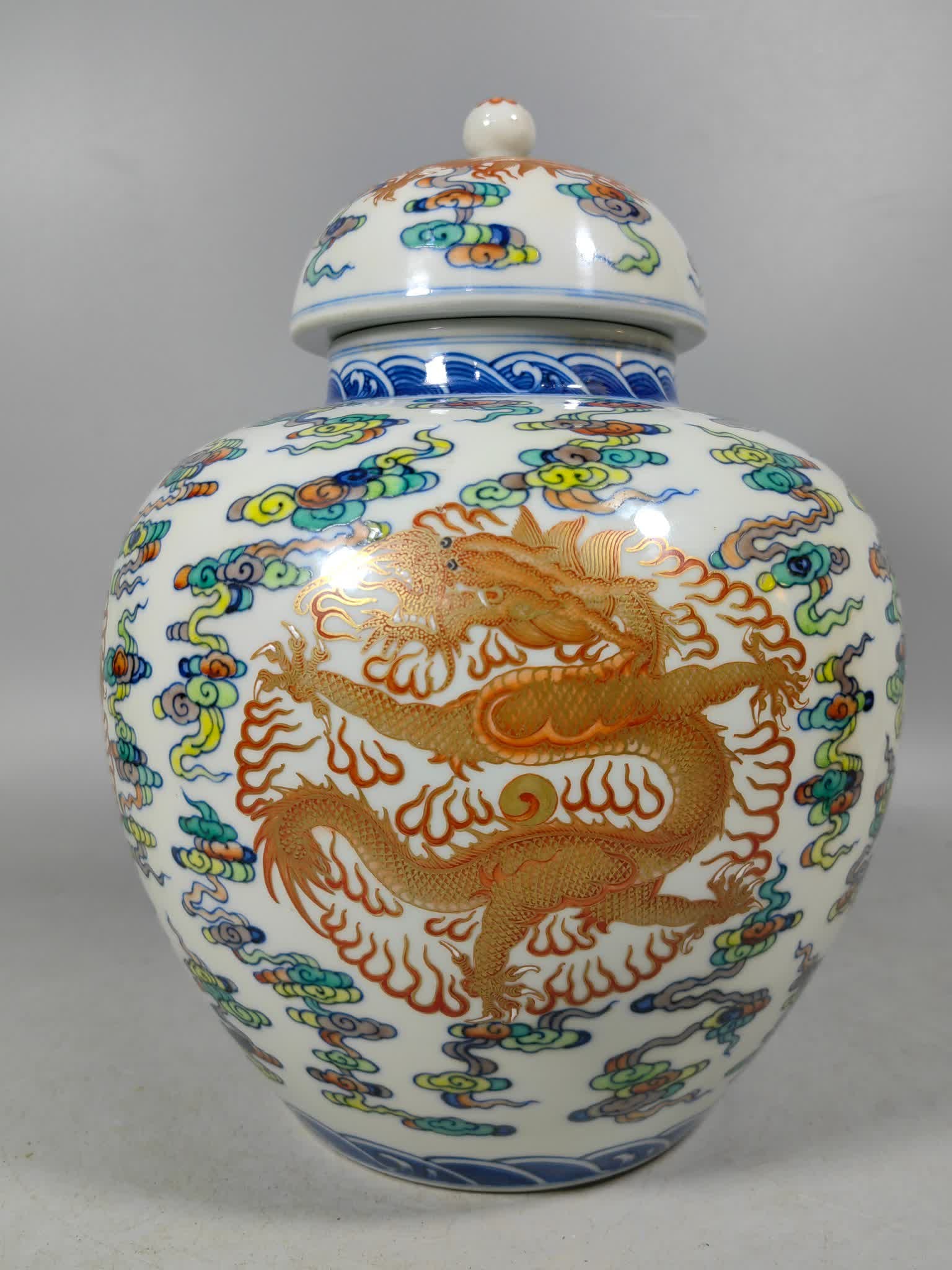 A Qing Dynasty Doucai Wulong jar: Qing Dynasty Doucai Wulong jar SIZE: H:28.5cm W:22.2cm (The Dimensions Of All Batches Are Manually Measured.If You Need More Detailed Information, Please Contact Our Customer Service Before Bidding.)