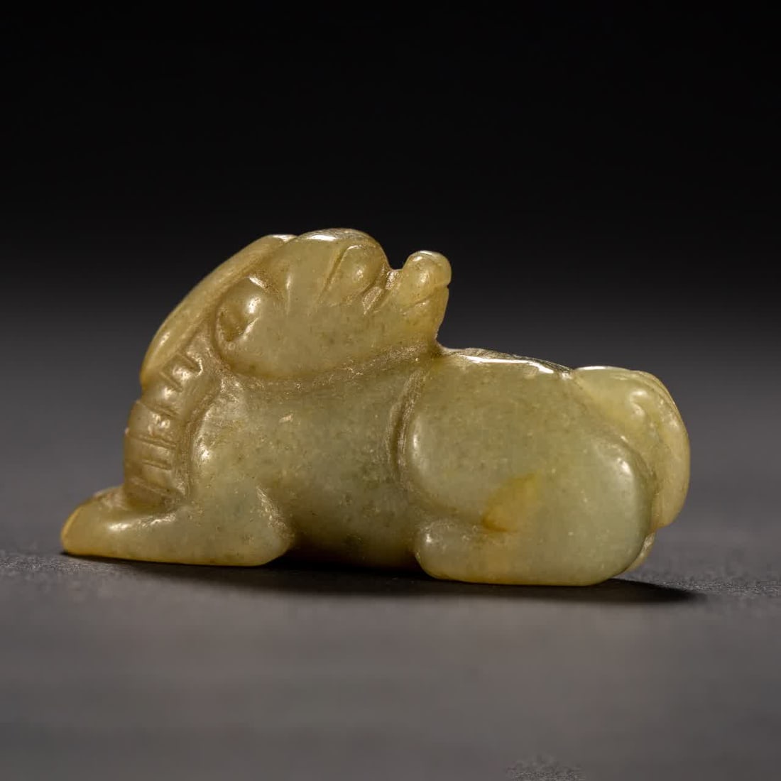 An ancient jade beast of the Qing Dynasty: Qing Dynasty ancient jade beast SIZE: L:4.5cm W:1.5cm H:2.5cm (The Dimensions Of All Batches Are Manually Measured.If You Need More Detailed Information, Please Contact Our Customer Service Before Bid