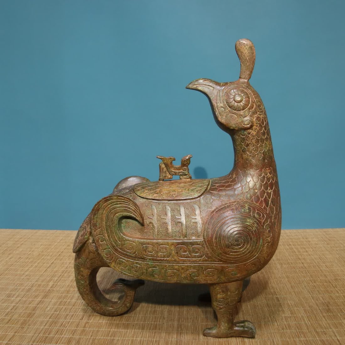 A bronze bird statue: Bronze bird statue SIZE: L:30cm W:16cm H:38.5cm W:5.65kg (The Dimensions Of All Batches Are Manually Measured.If You Need More Detailed Information, Please Contact Our Customer Service Before Bidding.