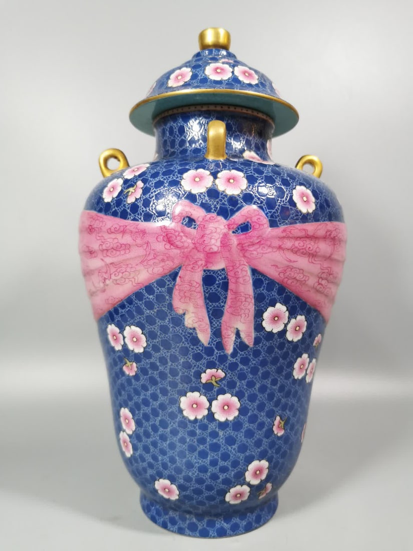 A Qing Dynasty ice plum blossom four-series ring baggage lid jar: Qing Dynasty ice plum blossom four-series ring baggage lid jar SIZE: H:31cm W:17cm (The Dimensions Of All Batches Are Manually Measured.If You Need More Detailed Information, Please Contact Our Custom