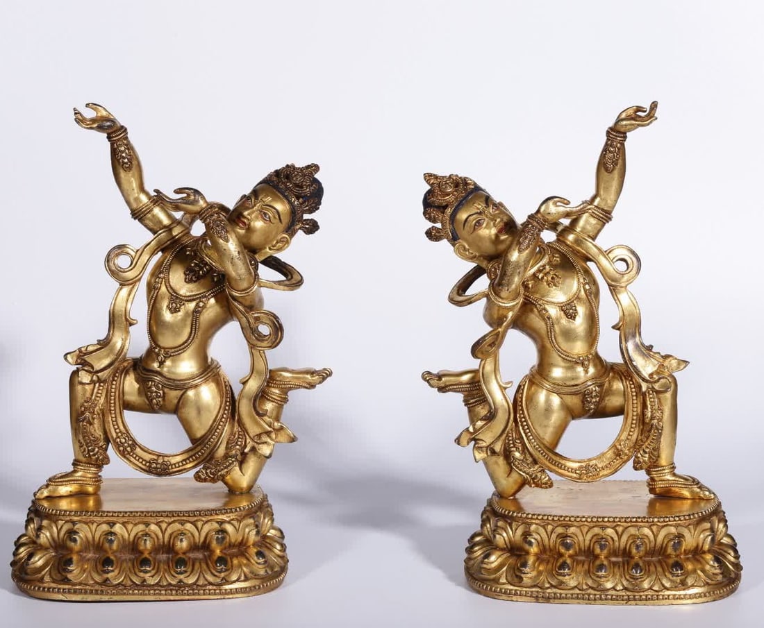 A pair of Qing Dynasty bronze gilt dancing Guanyin statues: Qing Dynasty A pair of copper gilt dance Guanyin statues SIZE: H:24cm L:14cm W:10.5cm W:2428g 2374g (The Dimensions Of All Batches Are Manually Measured.If You Need More Detailed Information, Please C