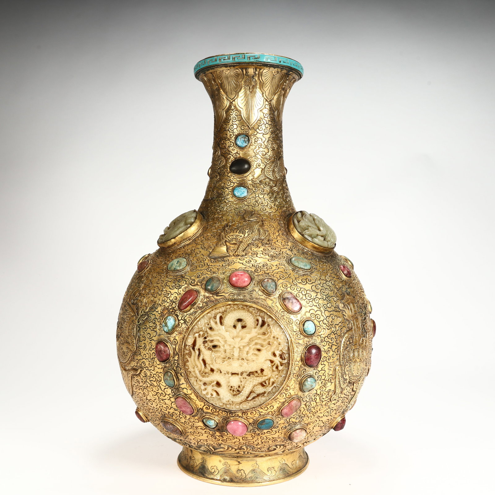 A gold tire inlaid with jade dragon pattern appreciation vase: Gold tire inlaid with jade dragon pattern appreciation vase SIZE: H:36cm L:22cm W:22cm W:3.5kg (The Dimensions Of All Batches Are Manually Measured.If You Need More Detailed Information, Please Contac