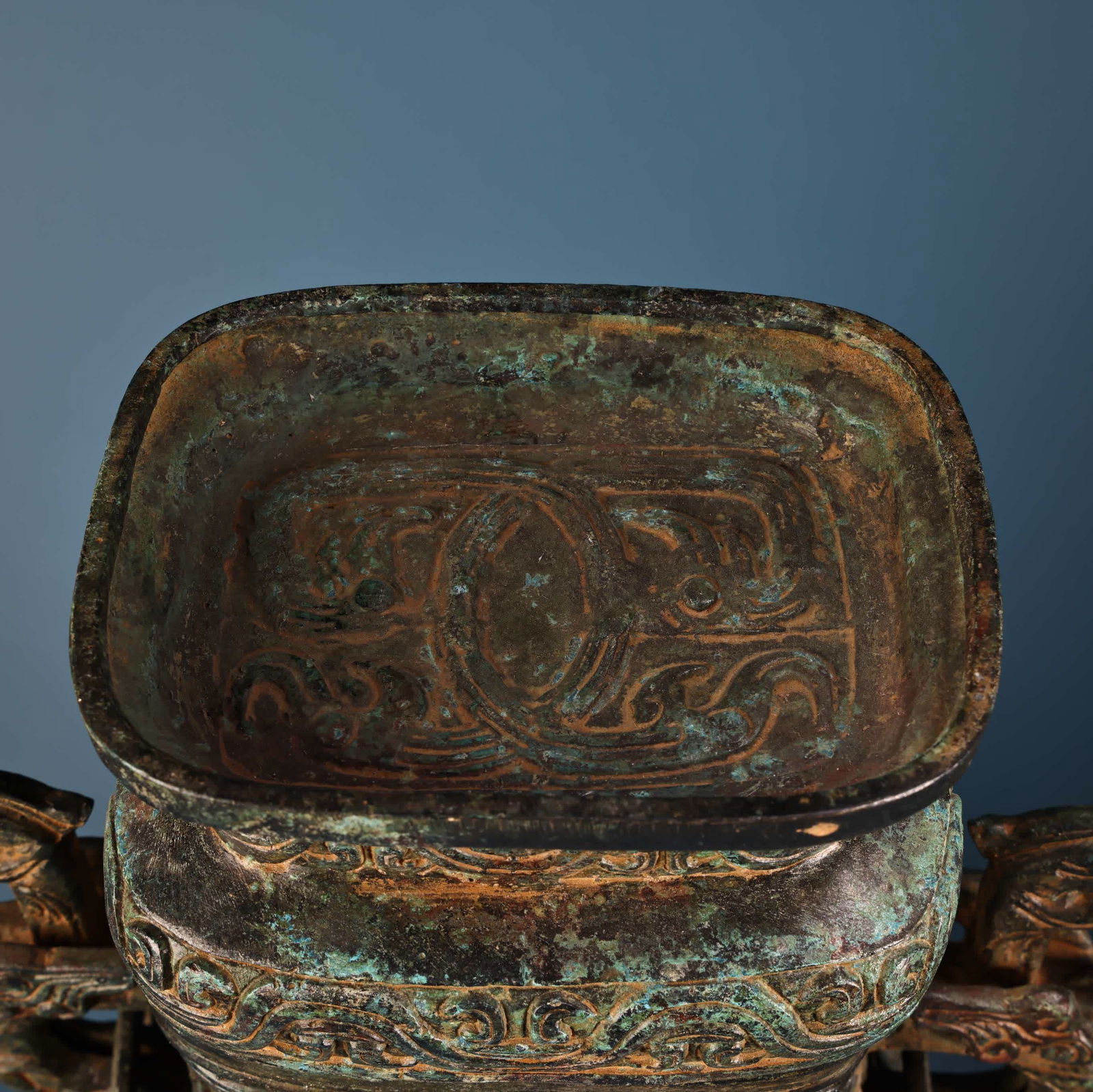A bronze dragon pattern square vase - 4