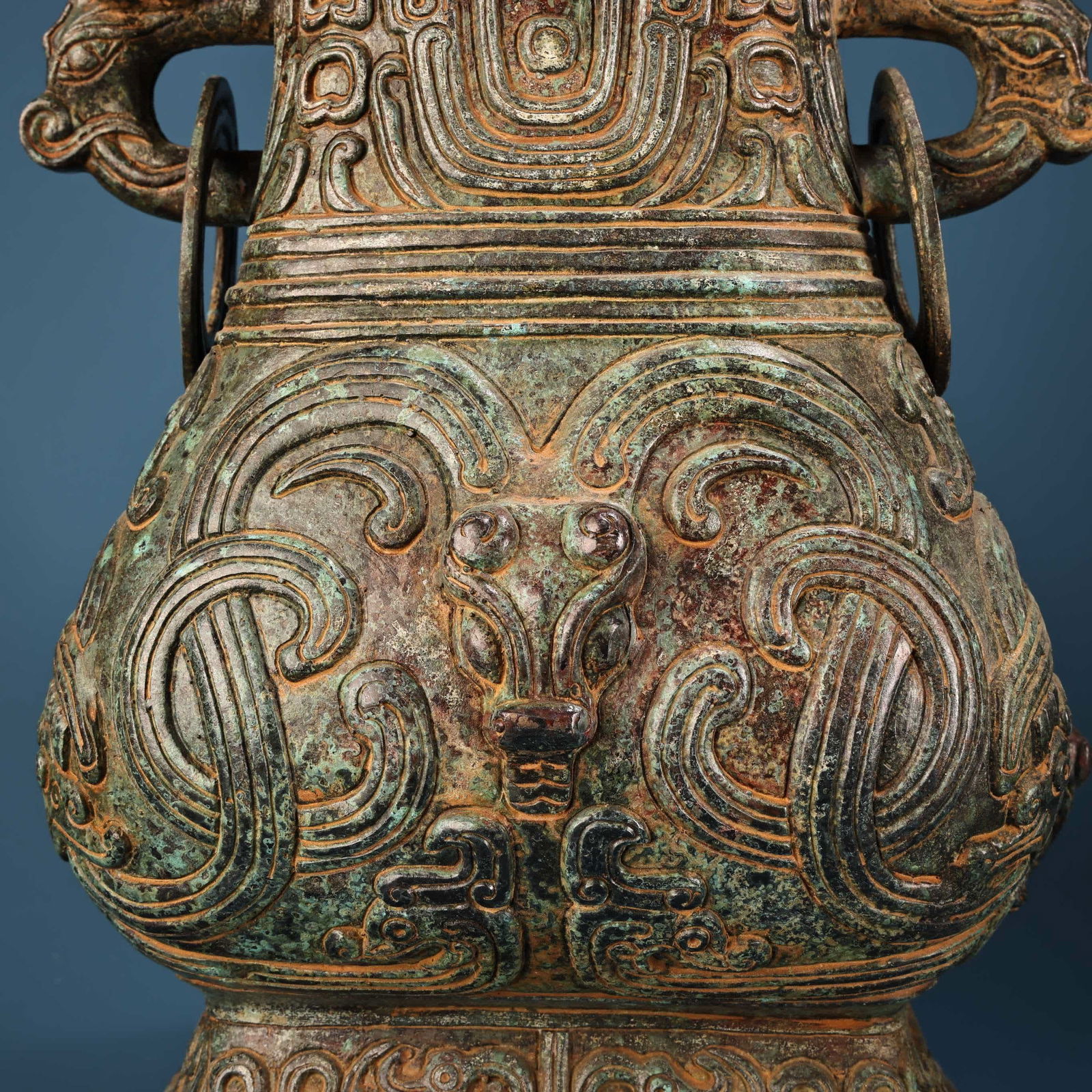 A bronze dragon pattern square vase - 6