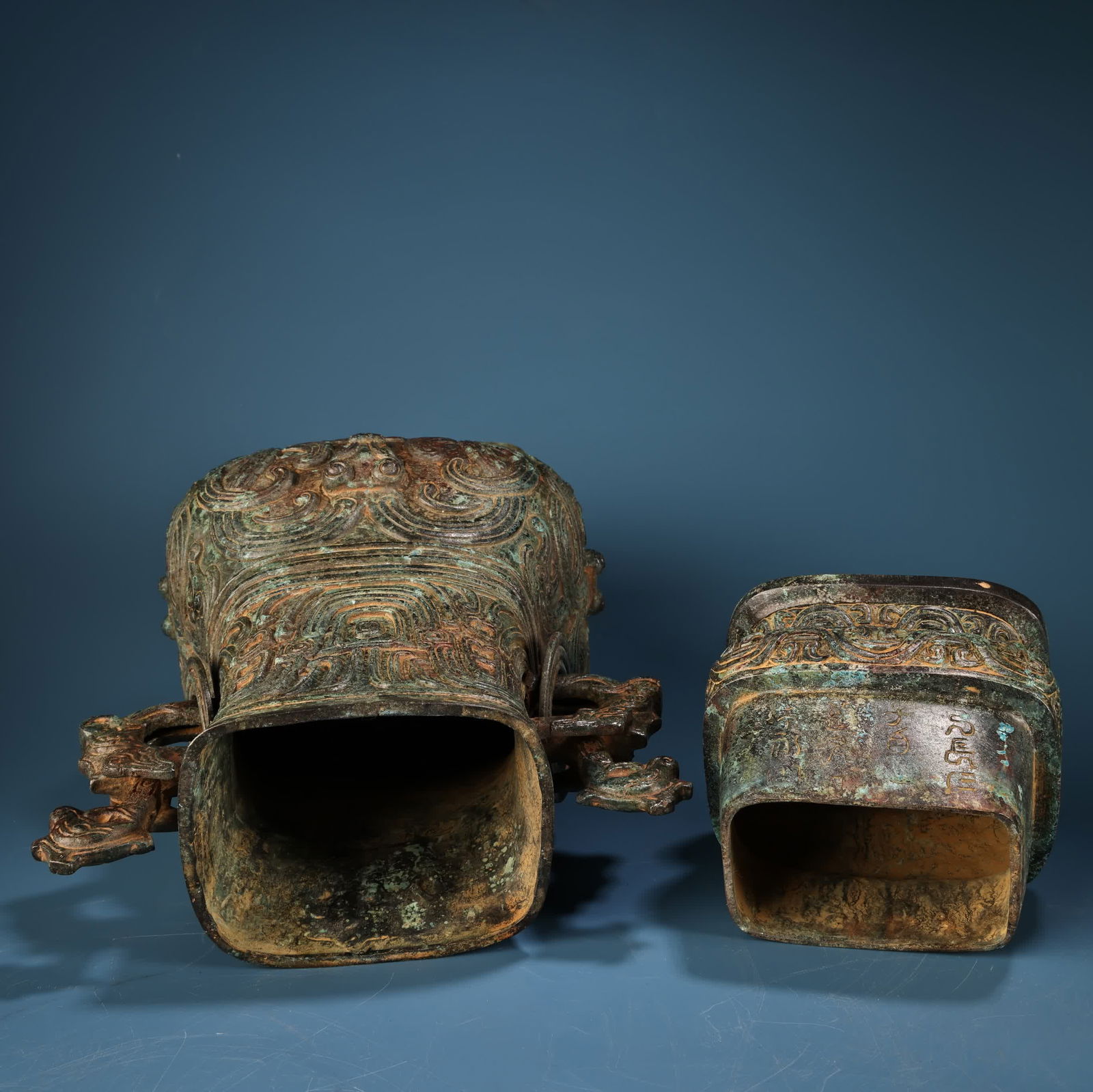 A bronze dragon pattern square vase - 8