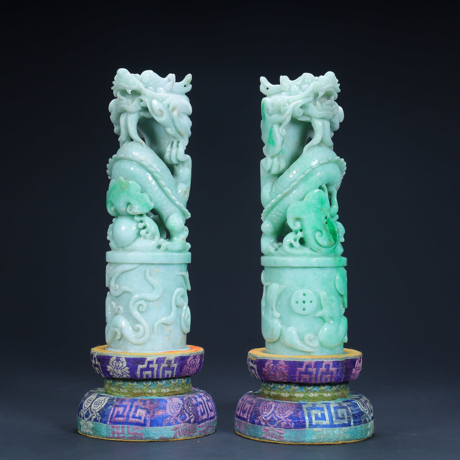 A pair of jade dragon pattern column ornaments in the Qing Dynasty: Qing Dynasty jade dragon pattern column ornament SIZE: H: 16.5cm L: 5cm W: 5cm Total W: 1338.5g (The Dimensions Of All Batches Are Manually Measured.If You Need More Detailed Information, Please Conta
