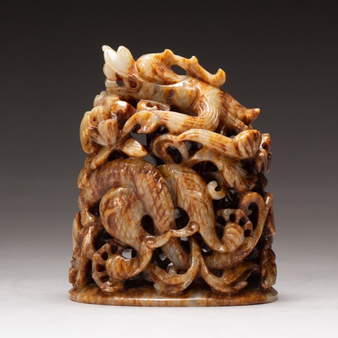 A piece of ancient jade stove top: The ancient jade furnace top SIZE: L:5.6cm W:4.6cm H:7cm (The Dimensions Of All Batches Are Manually Measured.If You Need More Detailed Information, Please Contact Our Customer Service Before Bidding.