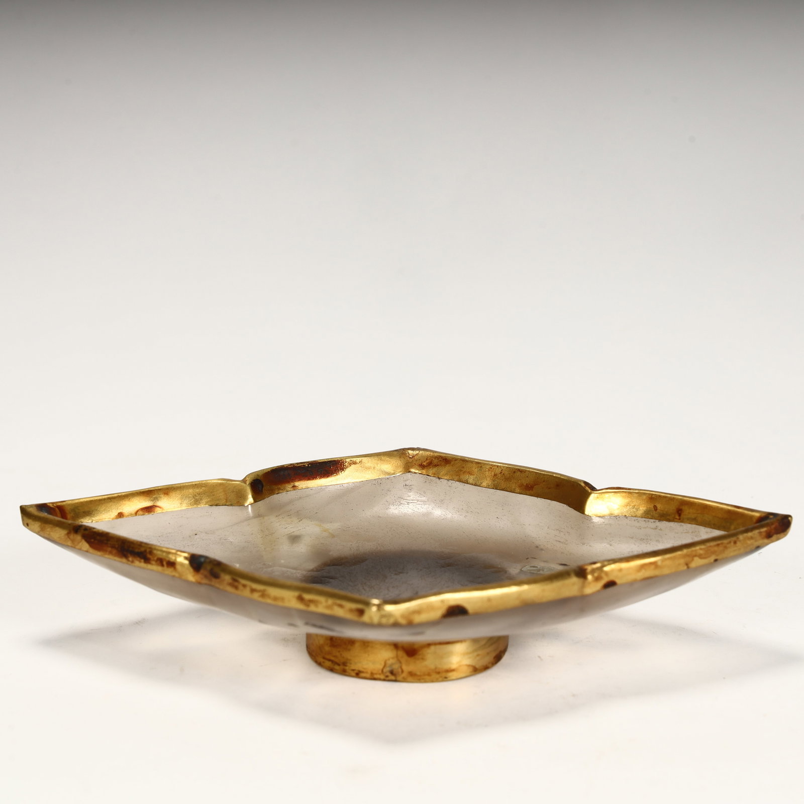 One piece of agate gold-clad flower mouth tray: Agate gold-clad flower mouth tray SIZE: H:2.5cm L:14cm W:9cm W:84.4g (The Dimensions Of All Batches Are Manually Measured.If You Need More Detailed Information, Please Contact Our Customer Service Bef