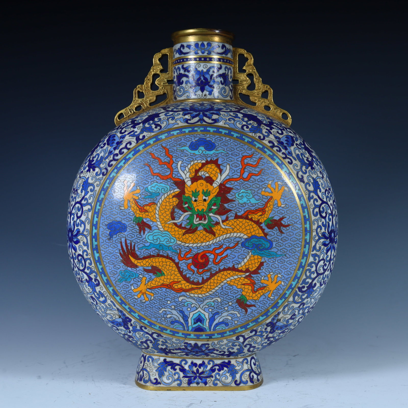 A cloisonné enamel moon-holding bottle from the Qing Dynasty: Qing Dynasty cloisonné enamel moon bottle SIZE: H:33cm L:24cm W:15cm W:8.4kg (The Dimensions Of All Batches Are Manually Measured.If You Need More Detailed Information, Please Contact Our Customer Se