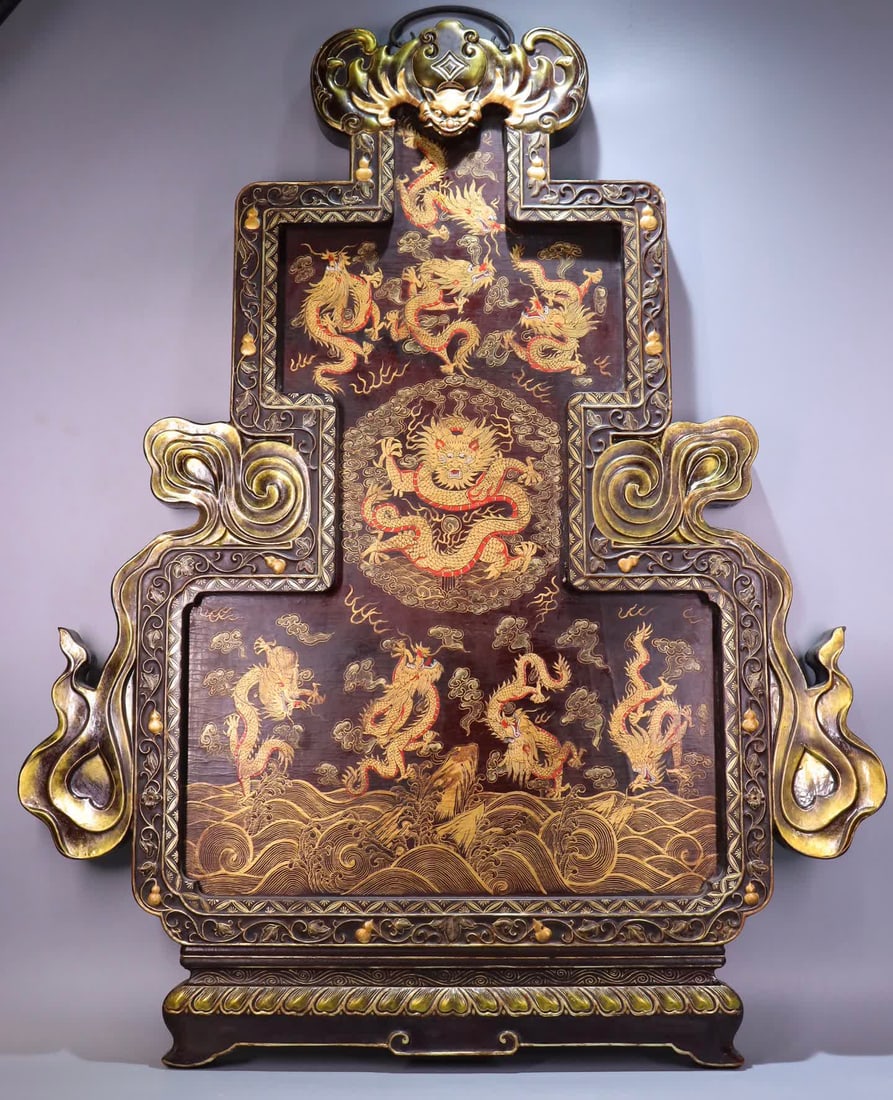 A piece of Qing Dynasty Qianlong year made in the Qing Dynasty with gold-painted dragon pattern: Qing Dynasty Qianlong year made in the Qing Dynasty with gold-painted dragon pattern longevity gourd hanging screen SIZE: H:81cm W:64.5cm (The Dimensions Of All Batches Are Manually Measured.If You Ne