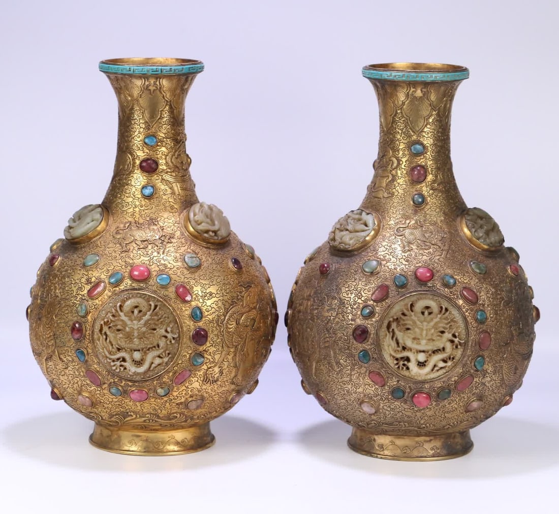 A pair of Qing Dynasty copper gilt inlaid Hetian jade inlaid colored gemstone dragon beast pattern: Qing Dynasty A pair of copper-gilt Hetian jade-inlaid colored gemstone dragon and beast pattern vases SIZE: 37x24cm W:7095g (The Dimensions Of All Batches Are Manually Measured.If You Need More Detail